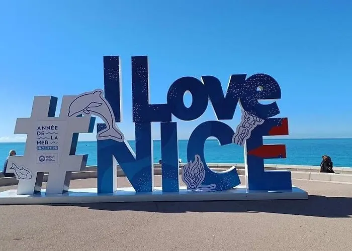 Wehost Clemenceau Sunny Palace 4 Pers 1 Bedroom Apartment